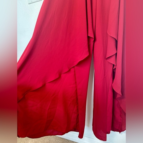 Halston - Red jumpsuit. Size 6, open palazzo bottom with ties in back - Picture 6 of 6